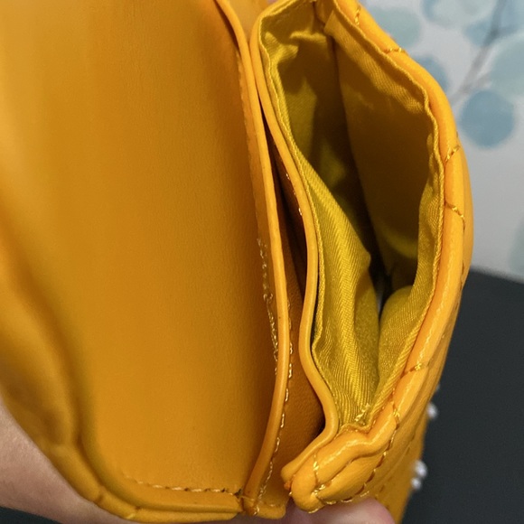 Badgley Mischka Crossbody Phone Case with Diamond Quilting and Pearls NWT - Picture 4 of 6